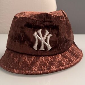 NY Yankees MLB Korea Brown Velvet Bucket Hat
